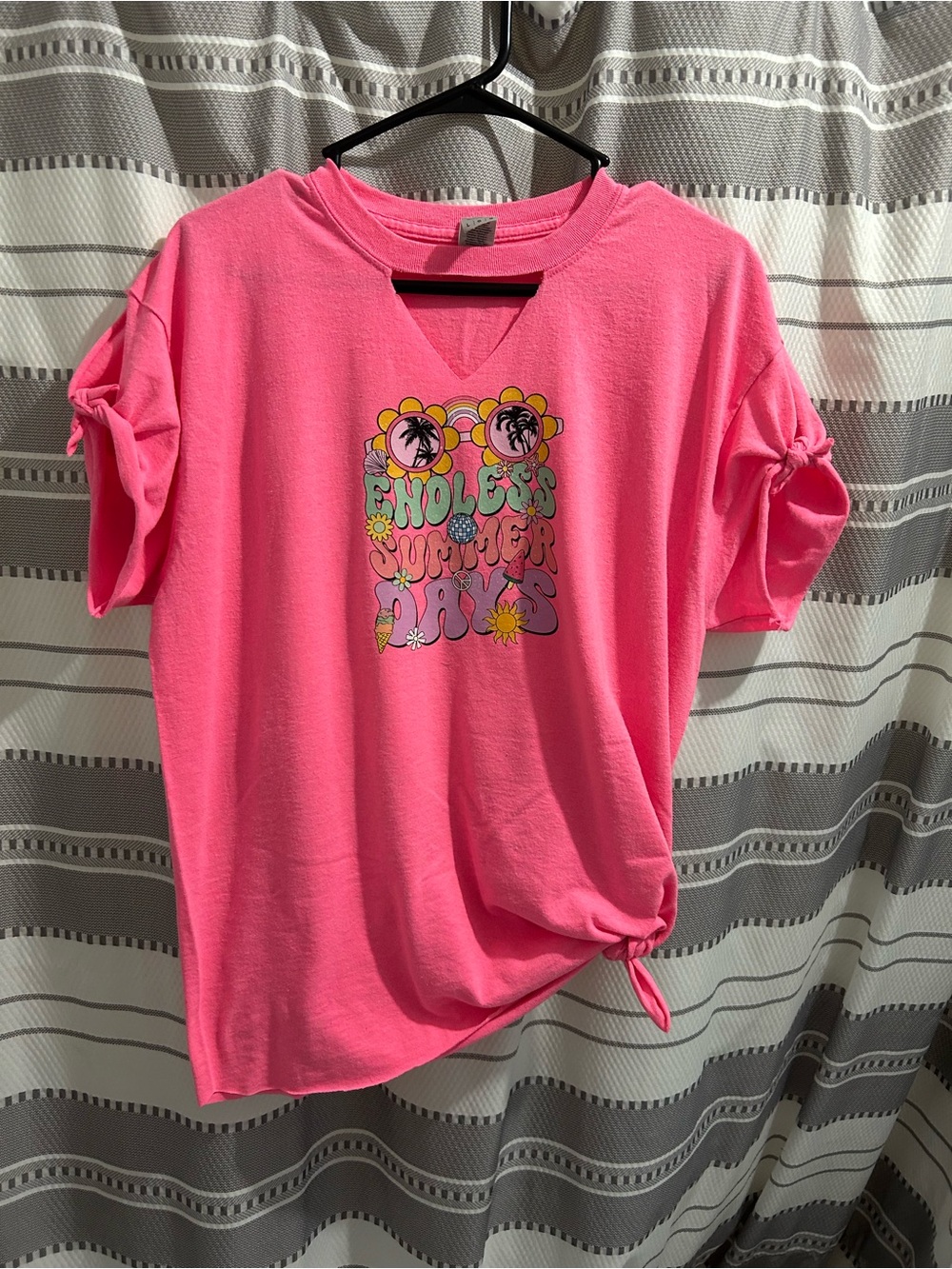 Repurposed Gildan Neon Pink Short Sleeve Graphic Tie-Knot Tee - Size Large